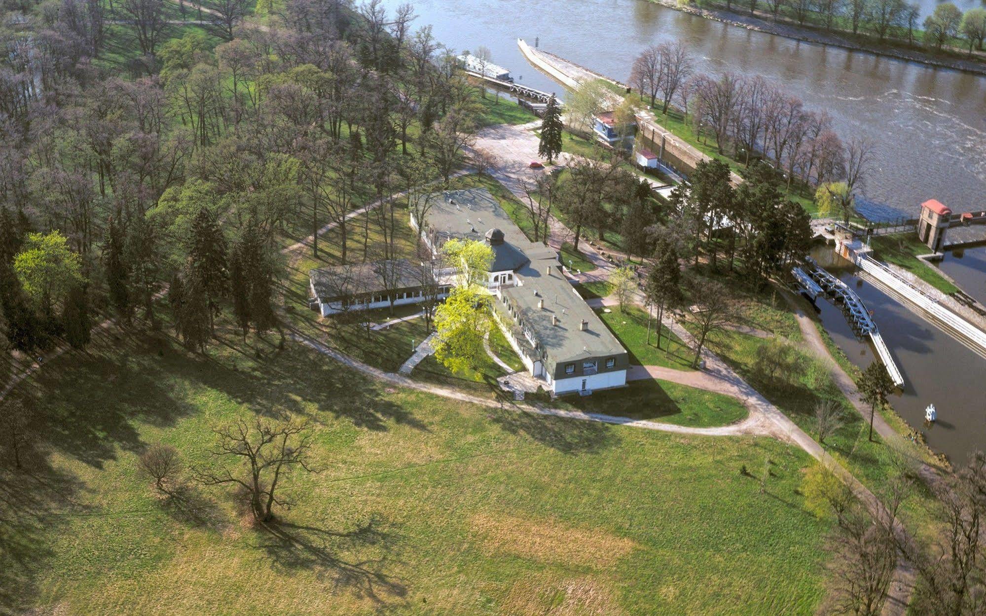 Hotel Ostrov Nymburk Zewnętrze zdjęcie