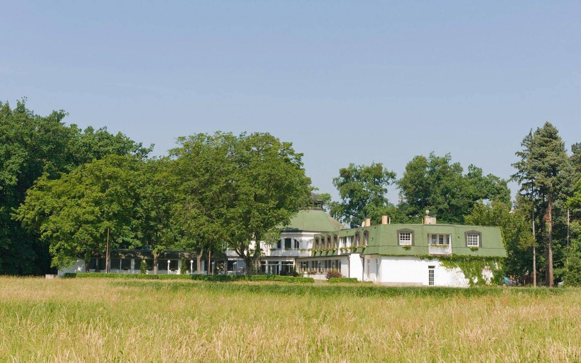 Hotel Ostrov Nymburk Zewnętrze zdjęcie